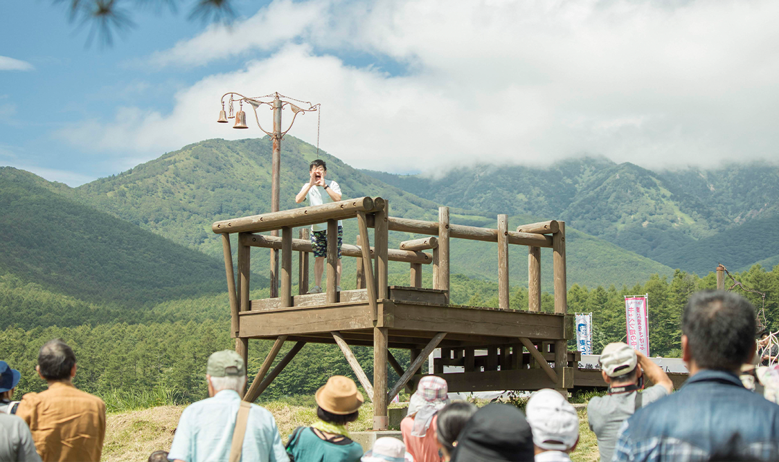 キャベツ畑の中心で妻に愛を叫ぶ（通称：キャベチュー）」の様子の写真