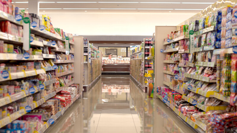 スーパー内お菓子売り場の写真