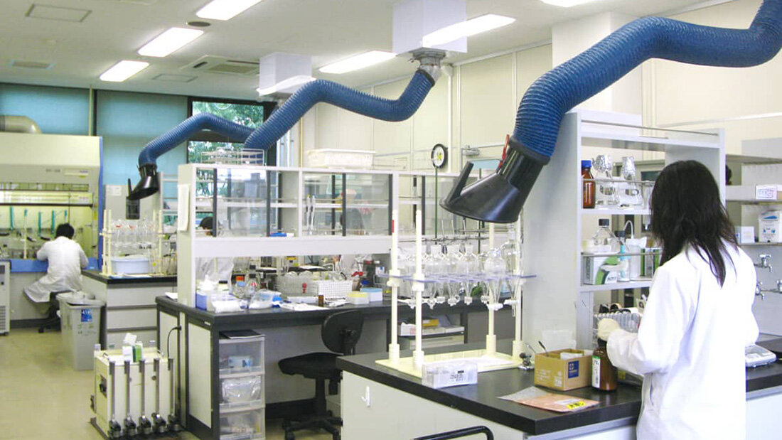 ユーロフィンQKEN株式会社 検査室内の写真