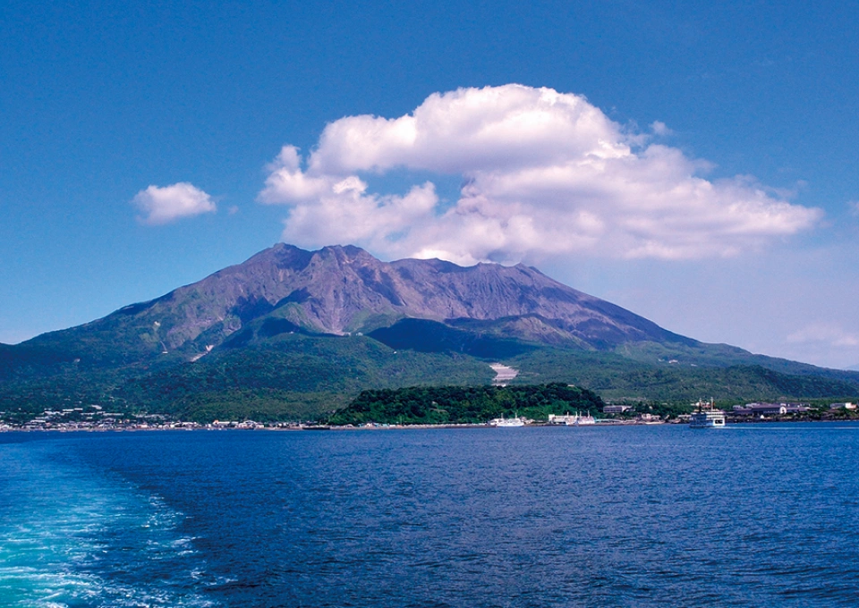 山紫水明（白金酒造・サントリースピリッツ共同開発商品）のイメージ写真