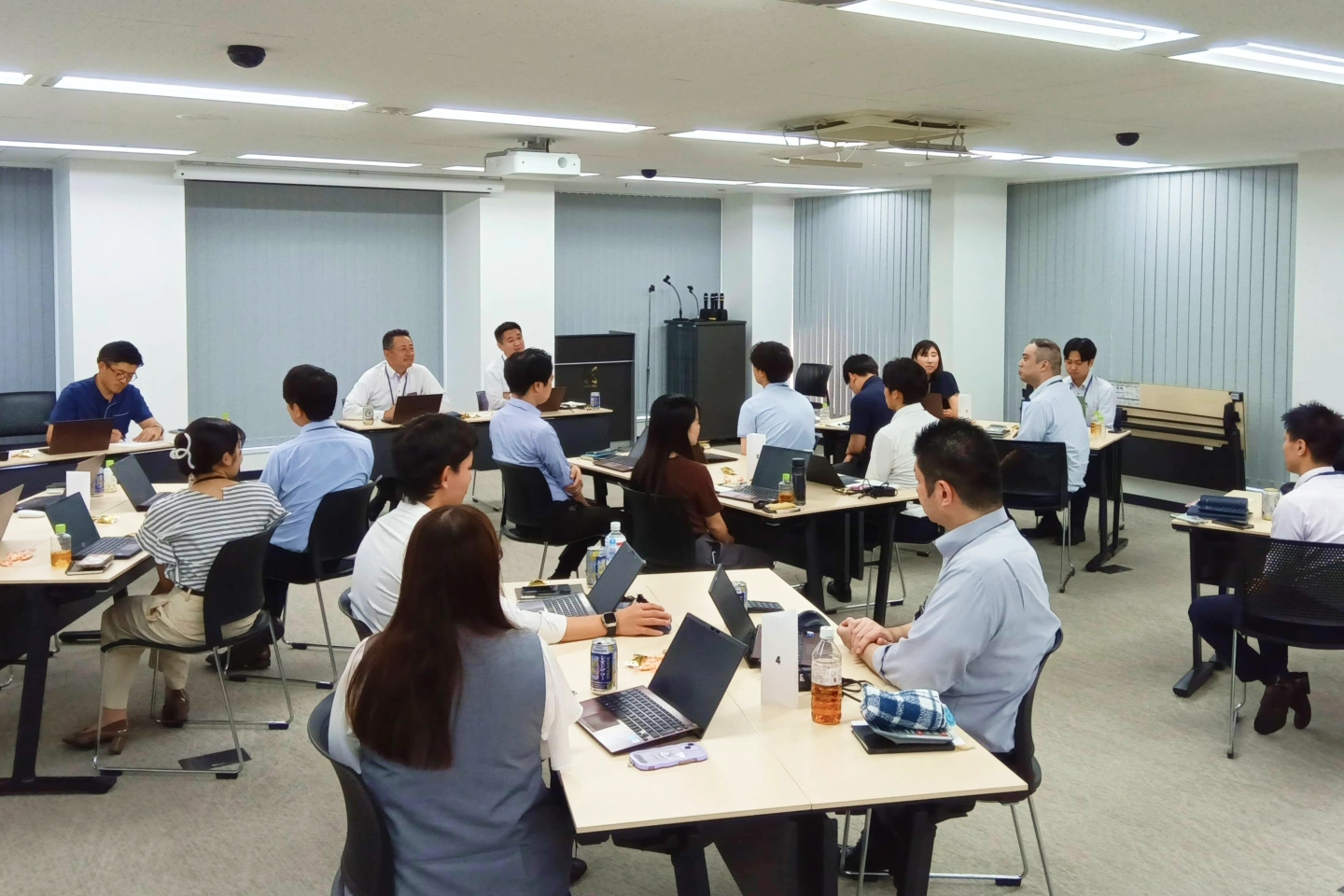 「事業面以外（社内の雰囲気や社員の特徴など）で感じる魅力」のイメージ画像