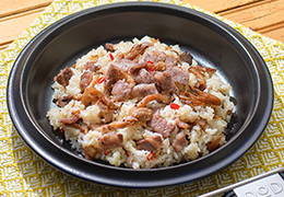 キャンパーノアヒージョ きのこと牛肉のガーリックライス