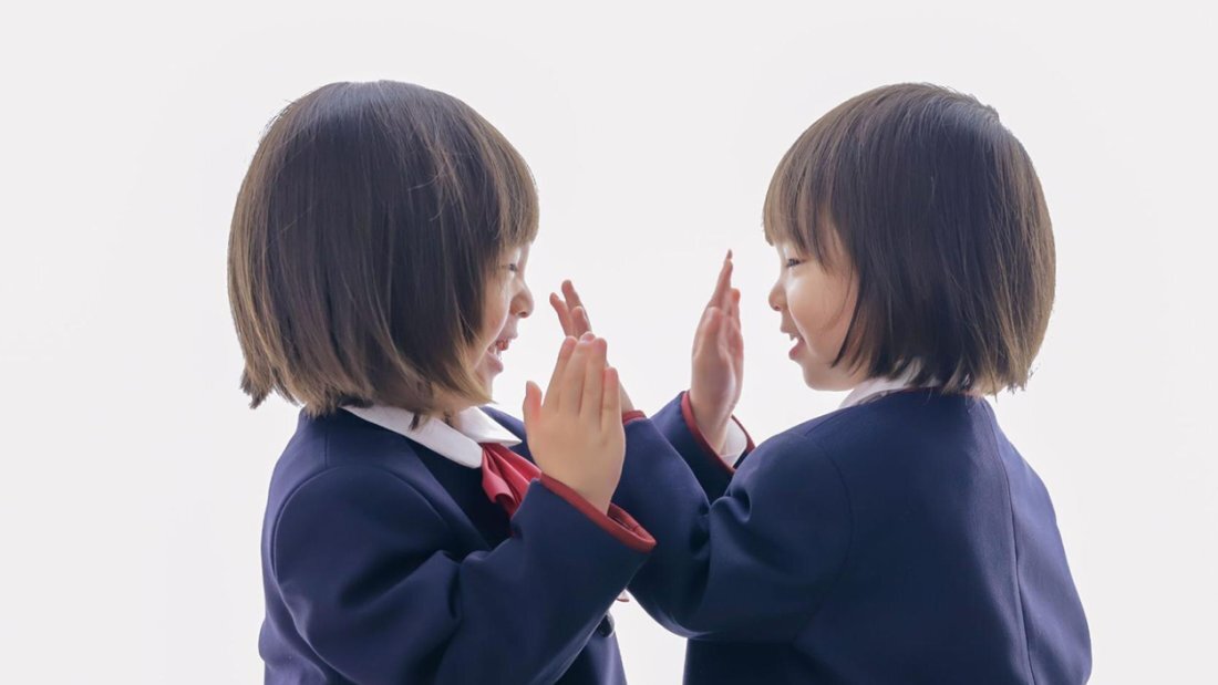 双子の子どもの写真