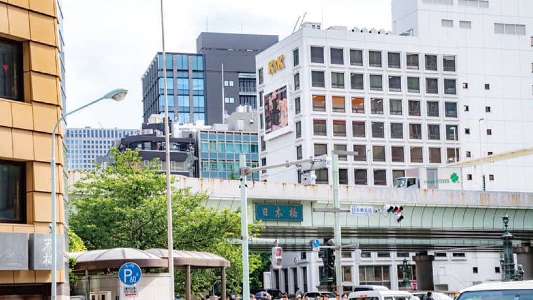 三越前側からの日本橋アドビジョンの画像