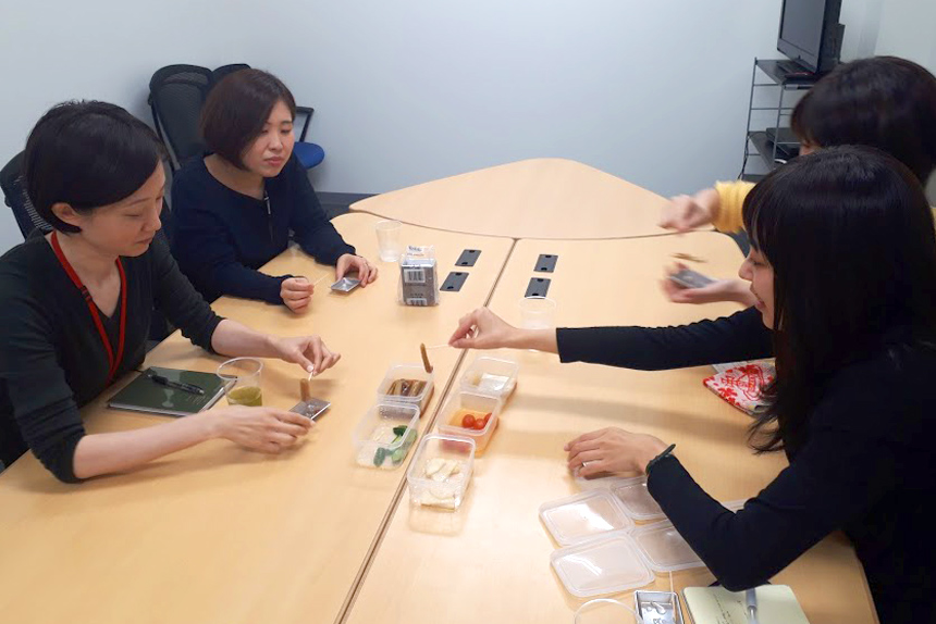 3.試食や試飲などを行い、並べる商品を選定