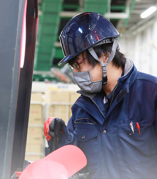 第一営業部 フォークリフトオペレーター 米田 一帆さん