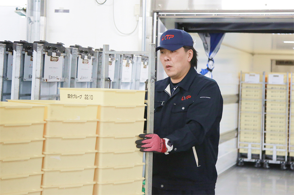 倉庫内での作業の様子