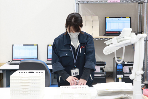 事務所内の作業時風景