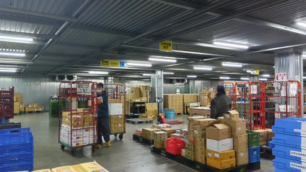 常温倉庫での作業の写真