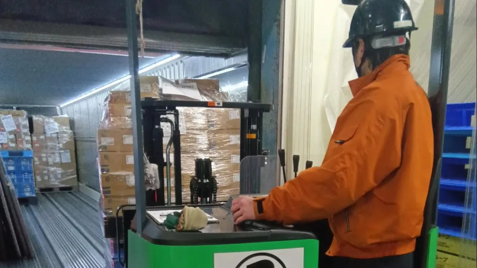 低温倉庫での作業の写真