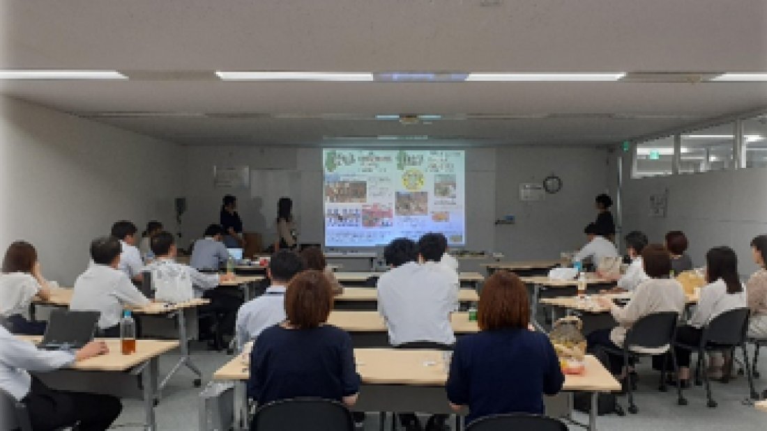 内研修・プレゼンテーションの風景の写真